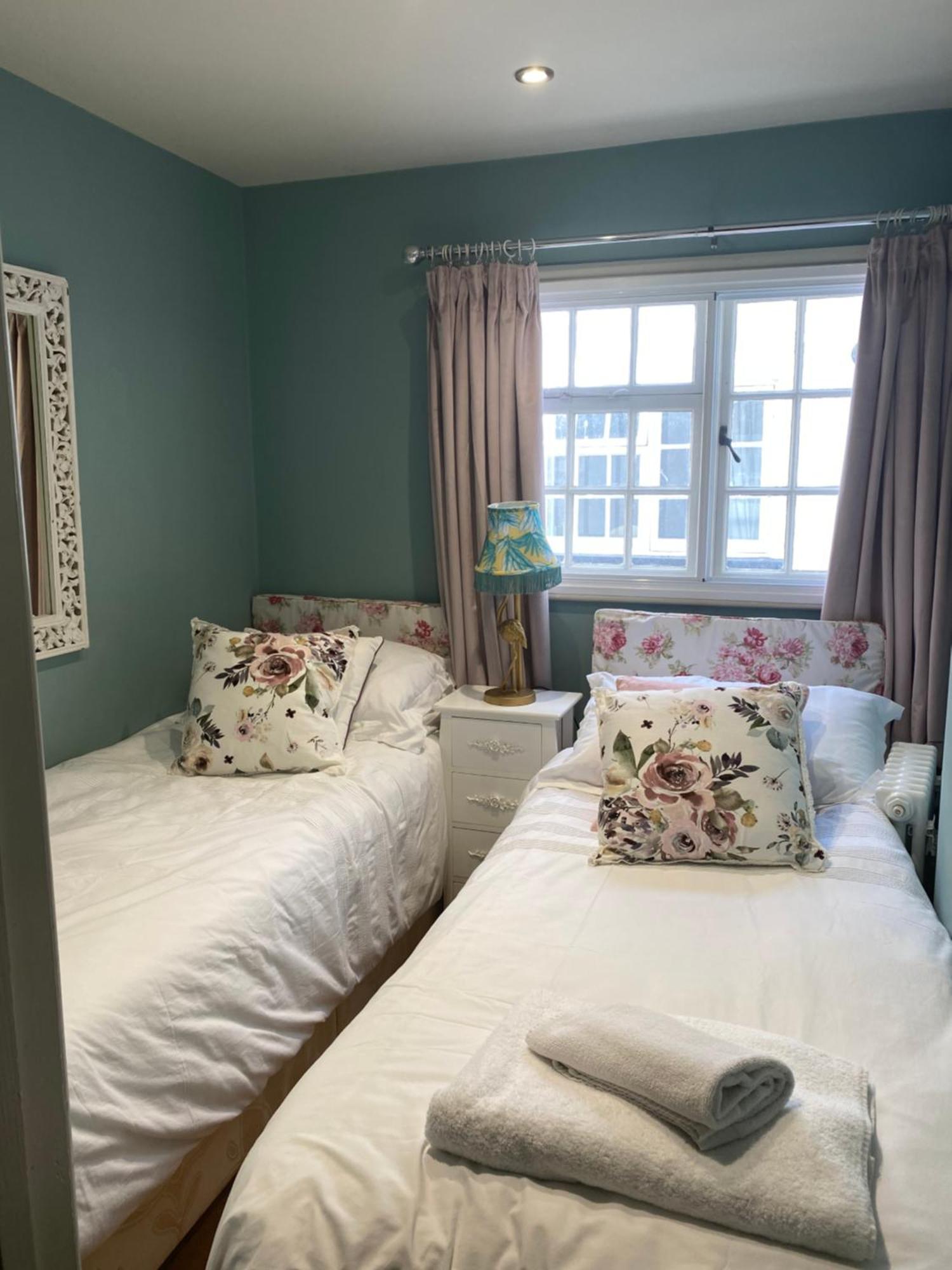 Monmouth House Apartments, Lyme Regis Old Town, Dog Friendly, Parking Екстериор снимка